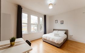 Great Rooms In Plaistow